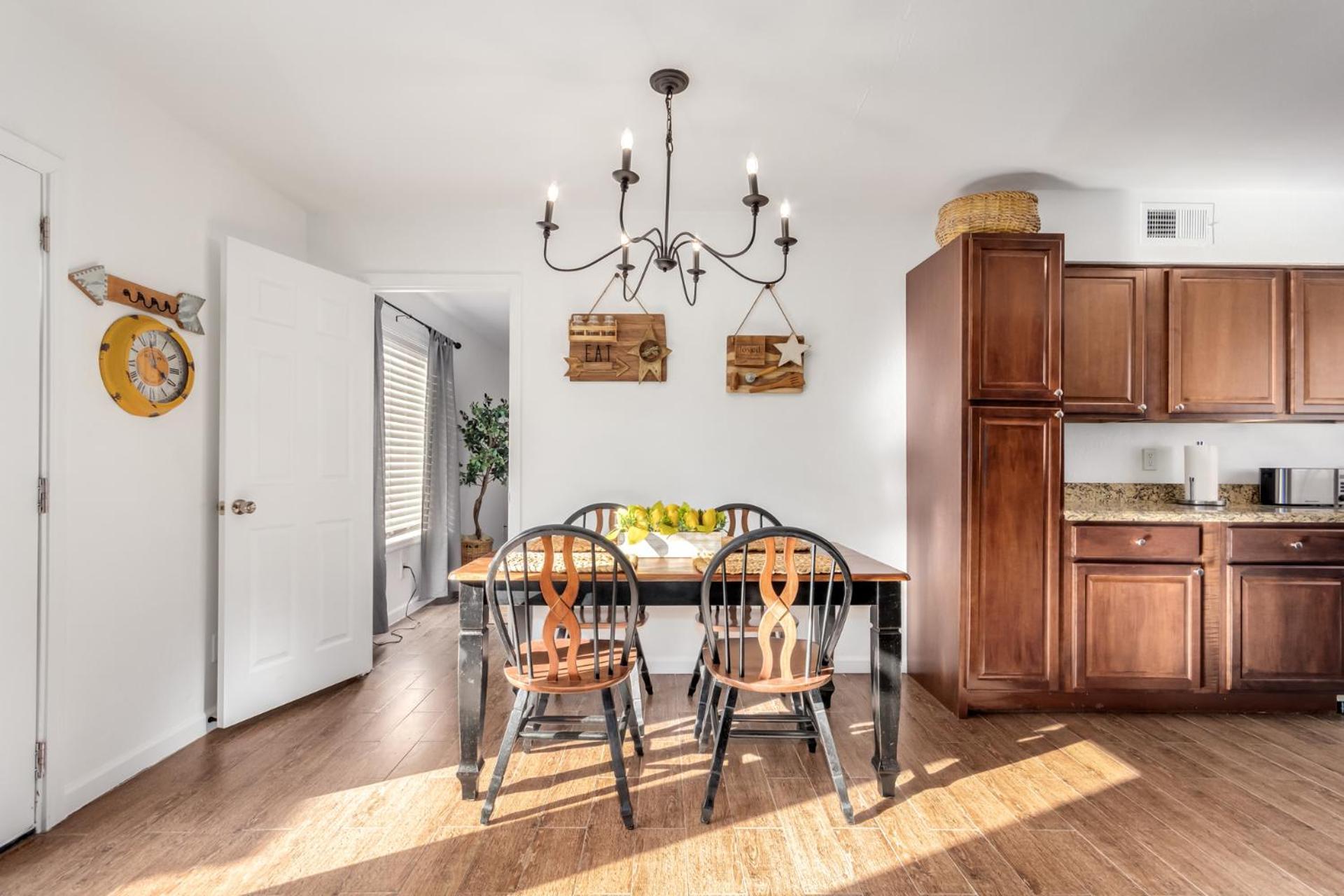 Charming 3b2b Oasis Apartment