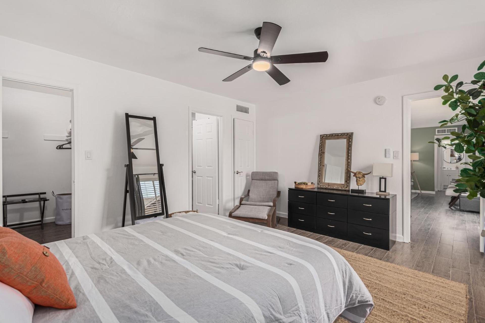 Charming 3b2b Oasis Apartment *